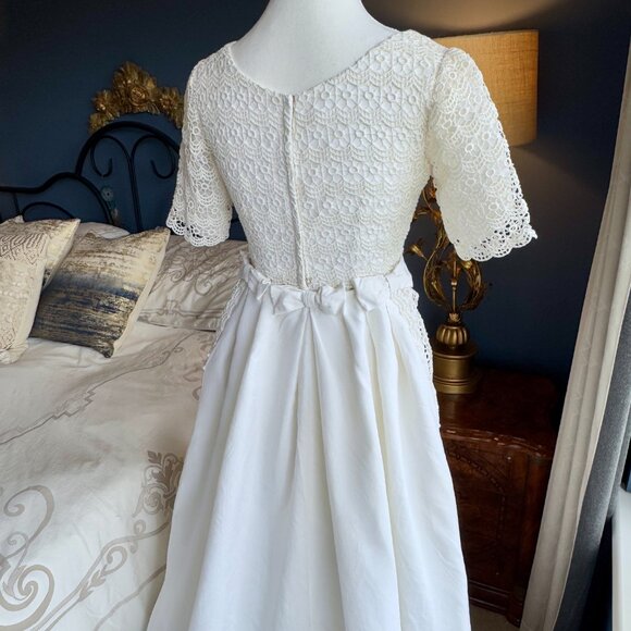 Vintage 1950s Wedding Dress and Removable Train - Picture 6 of 16